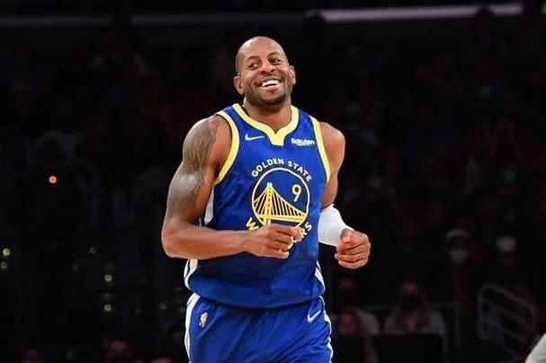 15年NBA总决赛：伊戈达拉荣膺FMVP，勇士登顶联盟之巅